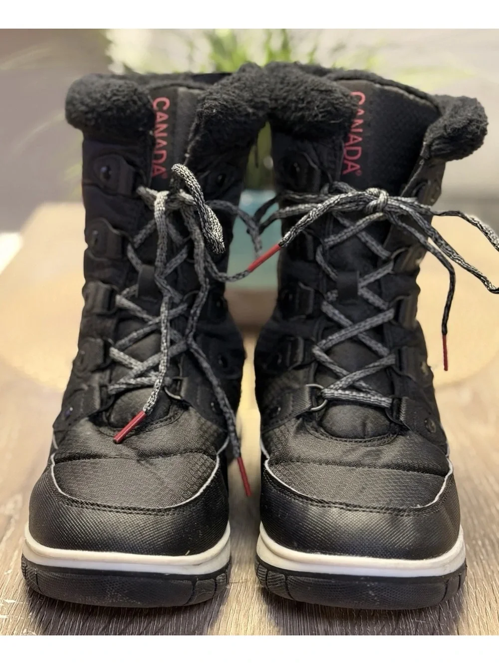 Canada Weather Gear Women's Size 10 Snow Winter Boots  Black Red